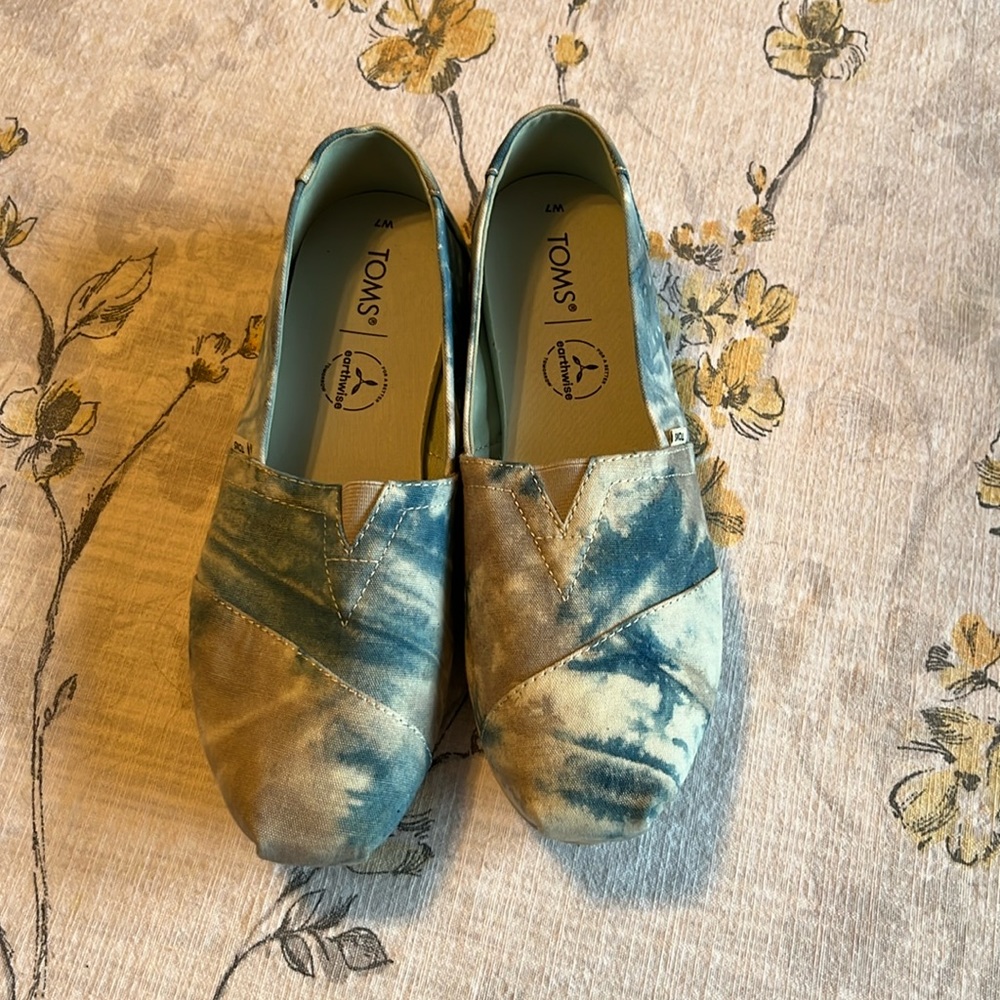 Toms Earthwise Alpergata Shoes Size 7 - gently used